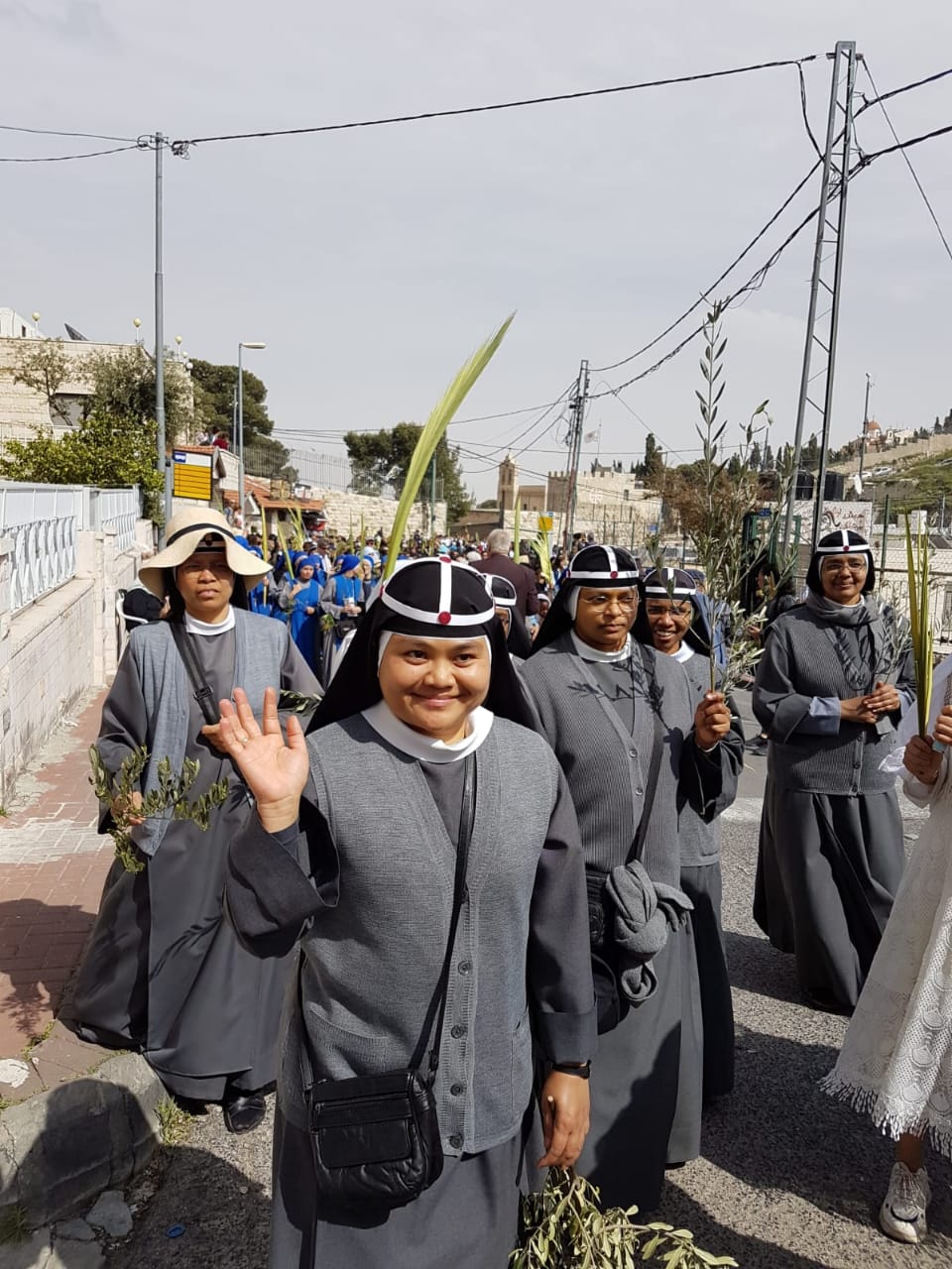 Birgittasøtrene i Jerusalem feirer palmesøndag