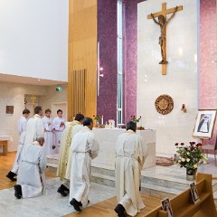 Hele seks celebranter og tre ministranter deltok i feiring av messen.