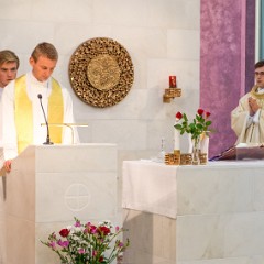 Pater Sławomir Czuba leste evangeliet.